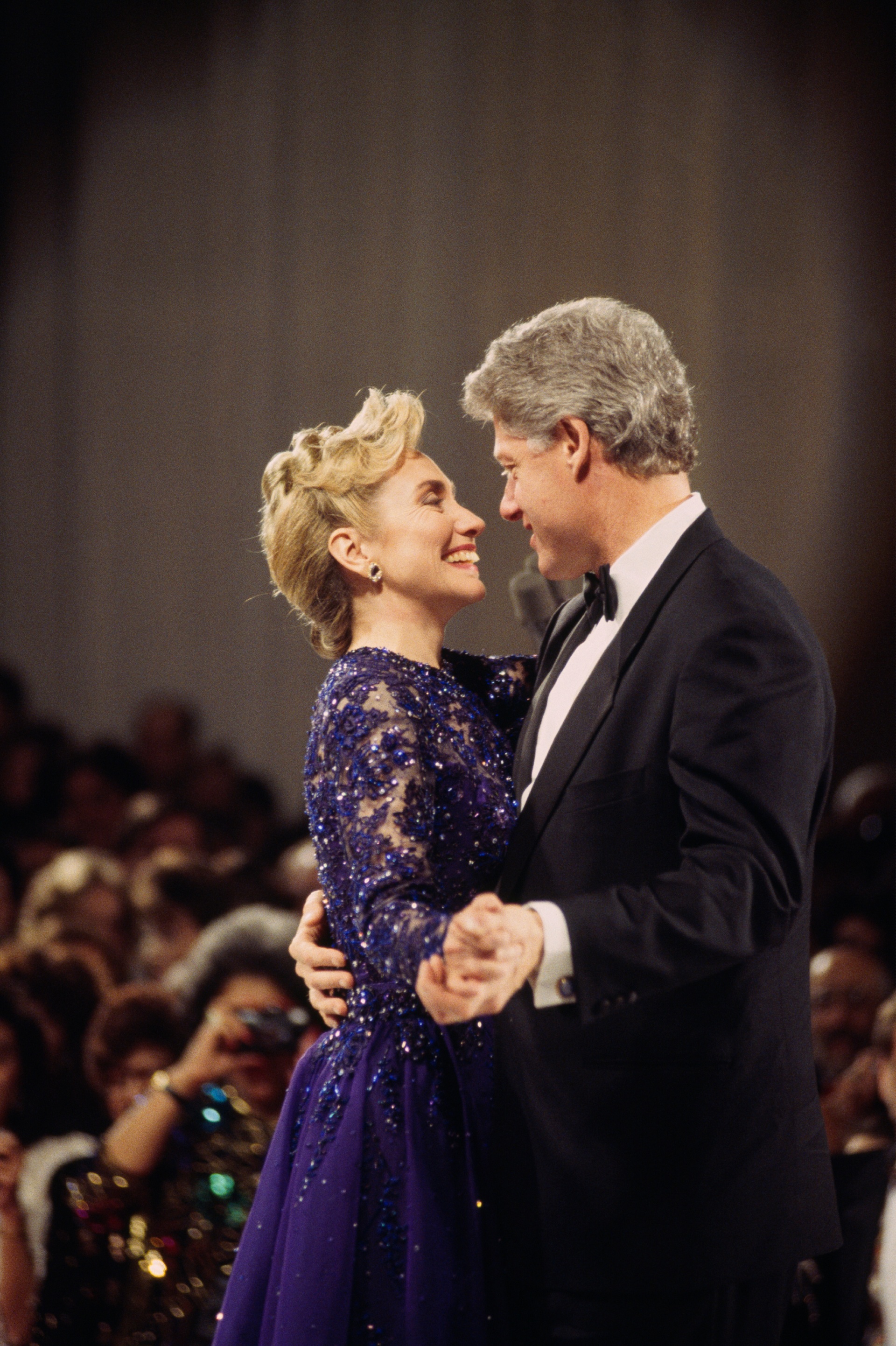 Билл Клинтон и Хиллари Клинтон в платье Sarah Phillips, инаугурационный бал, 1993 год&nbsp;