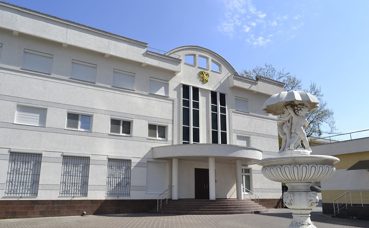 Вид на здание генерального консульства России в Одессе
