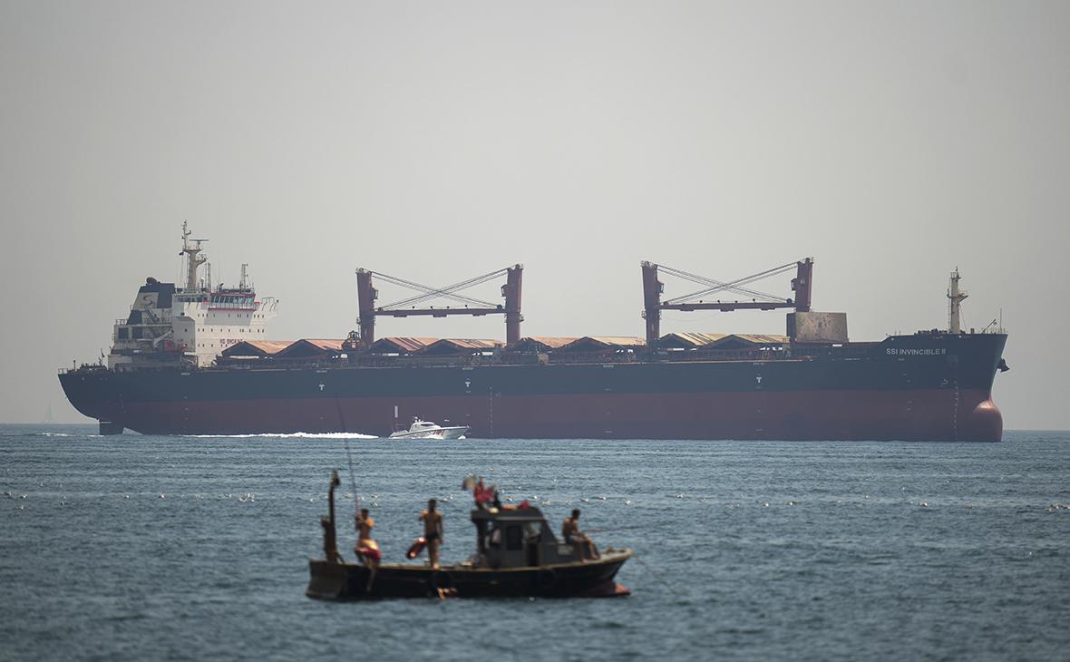 Шесть кораблей с зерном вышли из портов Украины