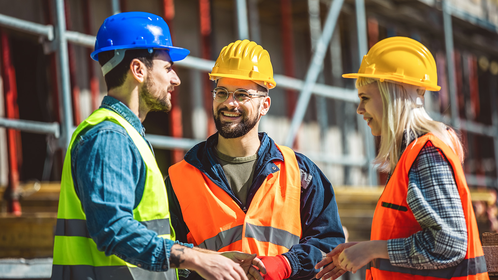 Профессиональные жаргонизмы употребляют люди одной профессии, чтобы быстрее и эффективнее понимать друг друга на работе