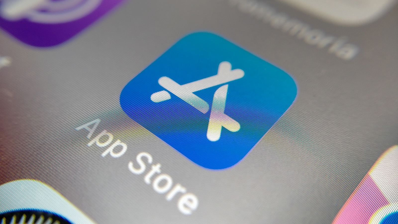 Apple повысила цены в российском App Store. В чем причина