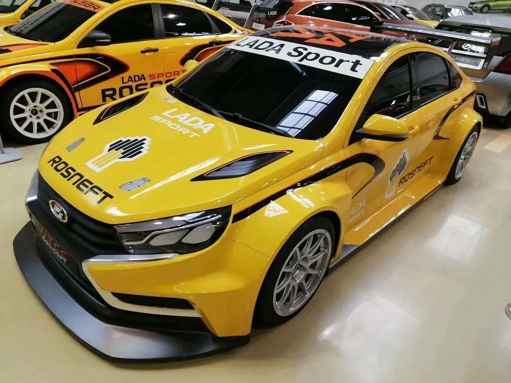 Lada Vesta WTCC &mdash; гоночный автомобиль, разработанный для участия в чемпионате мира по шоссейно-кольцевым гонкам (World Touring Car Championship). Впервые модель показали на Московском автосалоне в 2014 году &mdash; чуть раньше серийной &laquo;Весты&raquo;. 1,6-литровый турбодвигатель мощностью 380 л. с. и 440 Н&bull;м агрегатирован с 6-ступенчатой &laquo;механикой&raquo;. Подвеска &mdash; независимая со стойками McPherson спереди и сзади, дисковые тормоза &mdash; по кругу, а также регулируемый стабилизатор поперечной устойчивости. Кузов усилен каркасом безопасности, а навесные элементы из углепластика. Максимальная скорость &mdash; до 275 км/ч