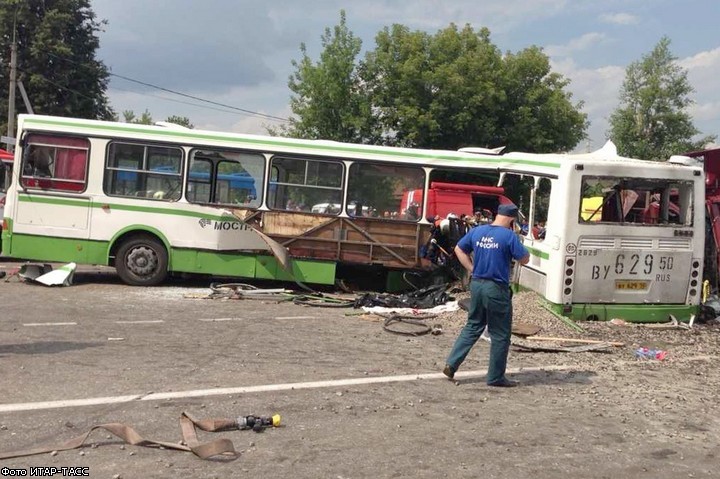 Столкновение автобуса с грузовиком под Подольском: 18 погибших