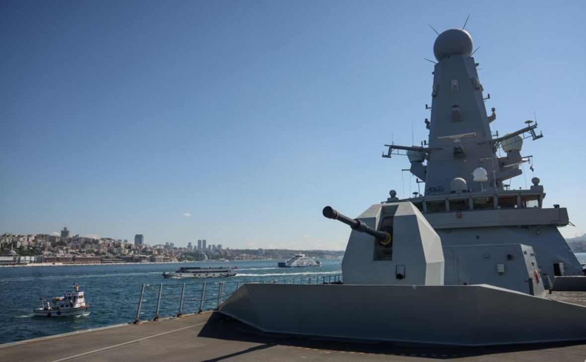Эсминец&nbsp;HMS&nbsp;Defender