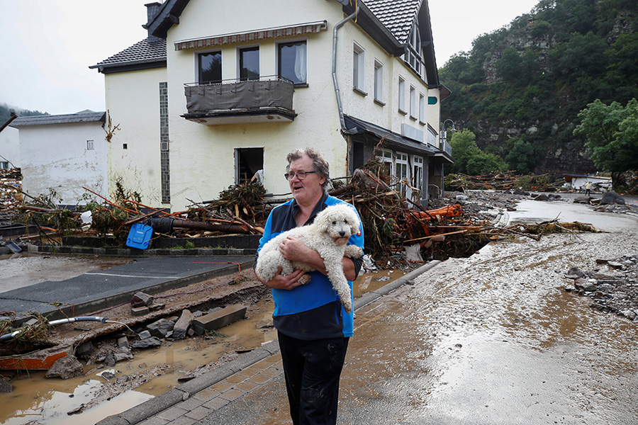 Число жертв наводнения в Германии приблизилось к 60