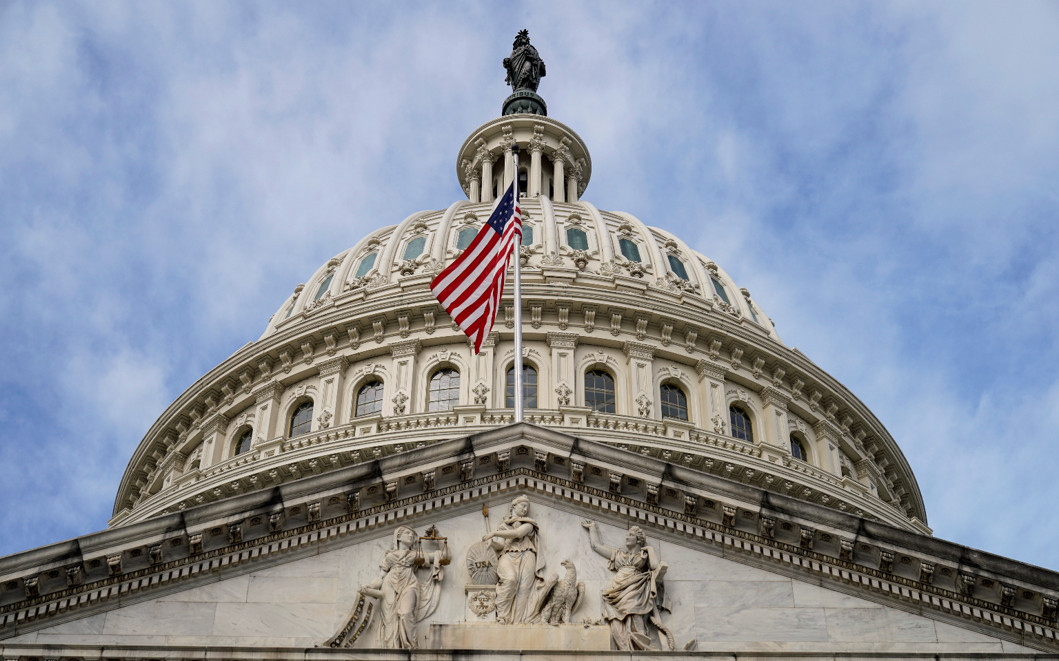 Сенат США согласился повысить лимит госдолга ради избежания дефолта