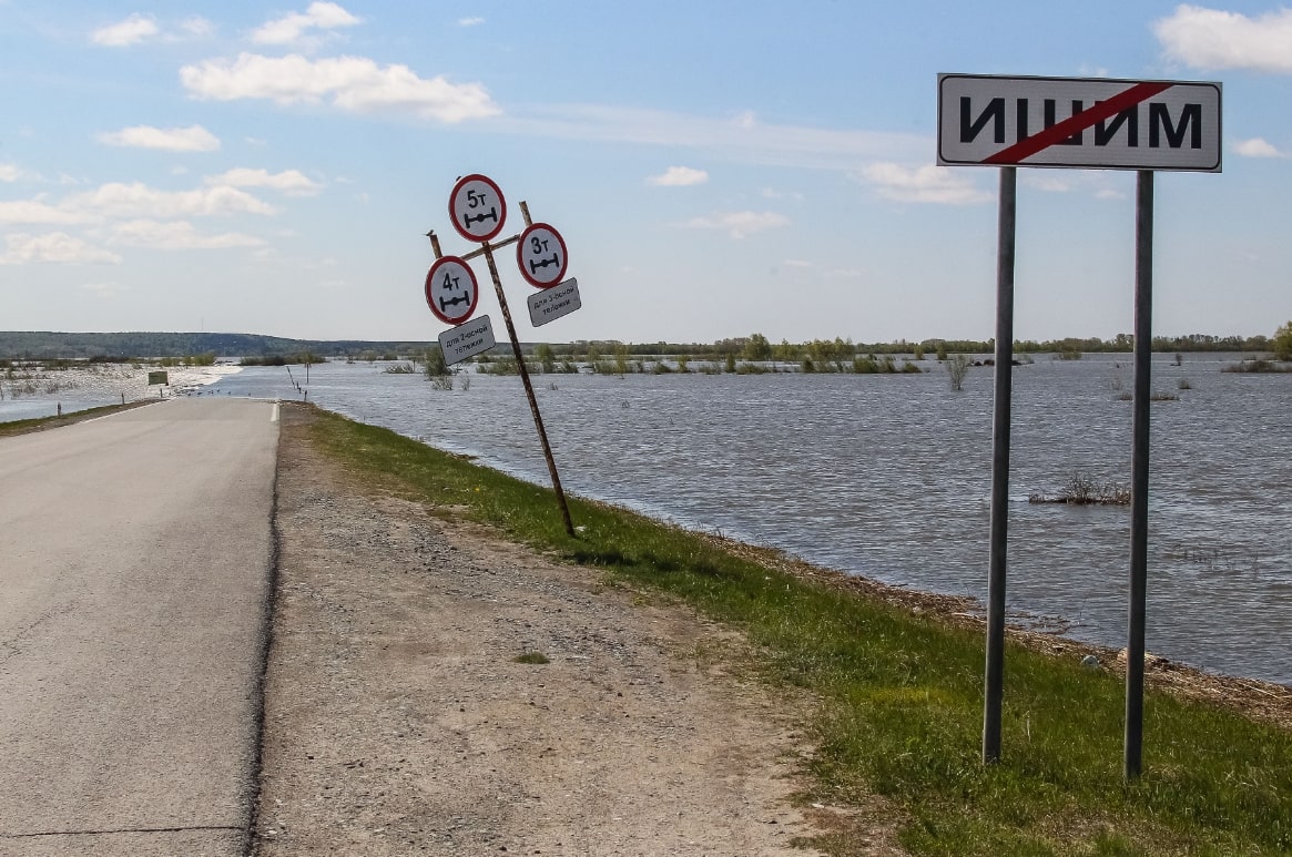 Все ближе к домам: уровень воды в тюменских реках продолжает расти