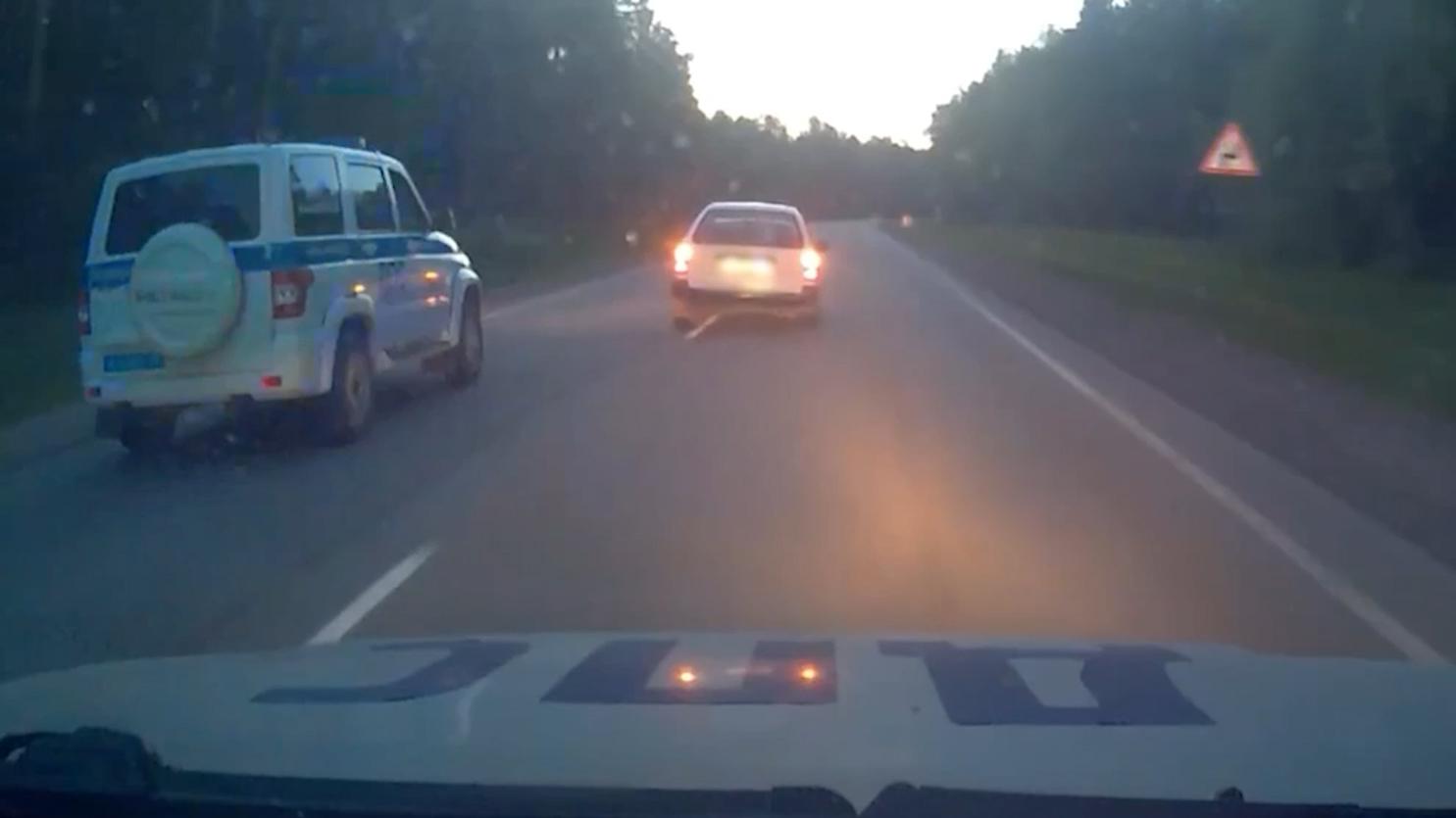 Погоня со стрельбой за автоугонщиком в Иркутской области. Видео