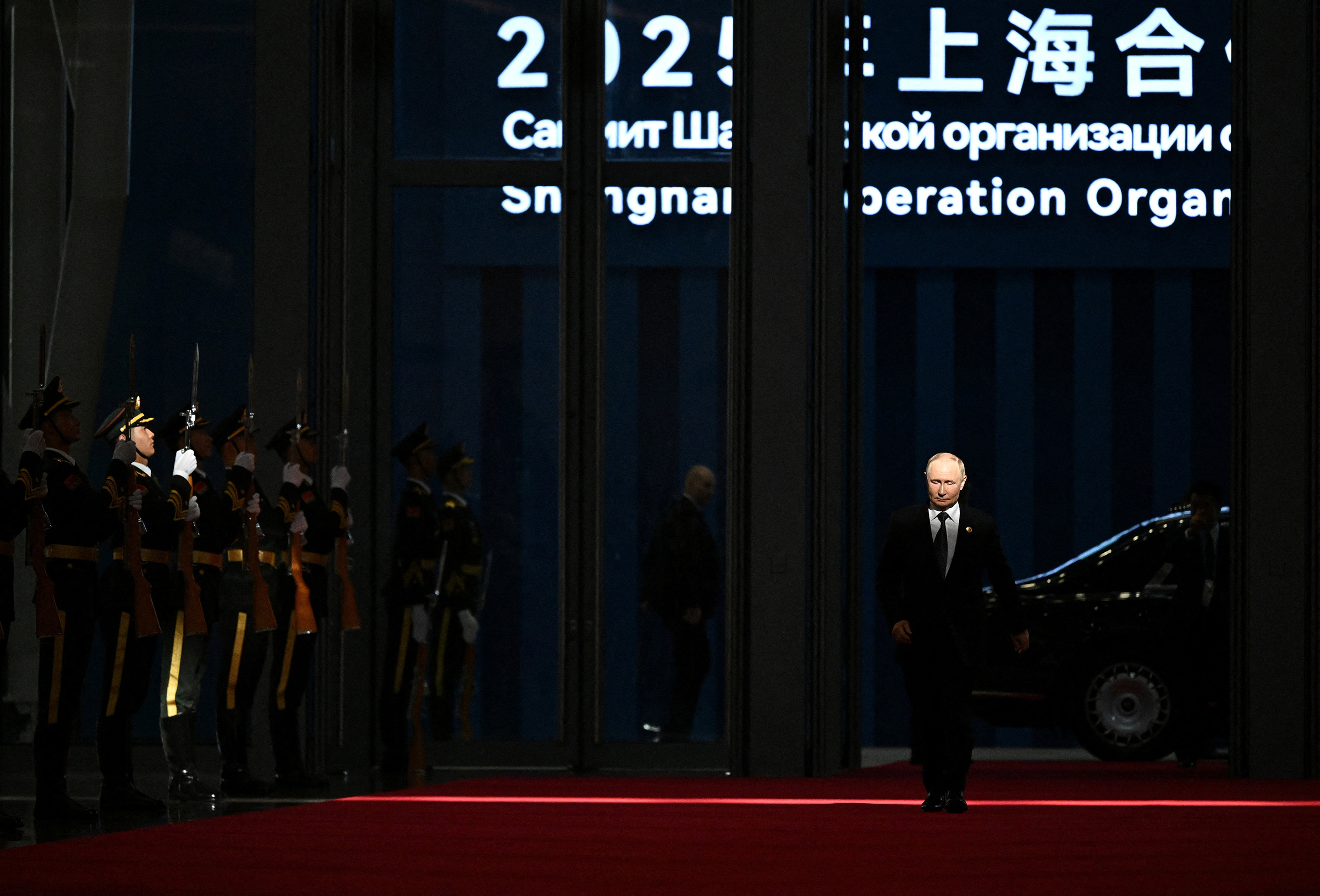 Президент России Владимир Путин прибыл в китайский Тяньцзинь на саммит Шанхайской организации сотрудничества (ШОС) 31 августа. Всего он проведет в Китае четыре дня.