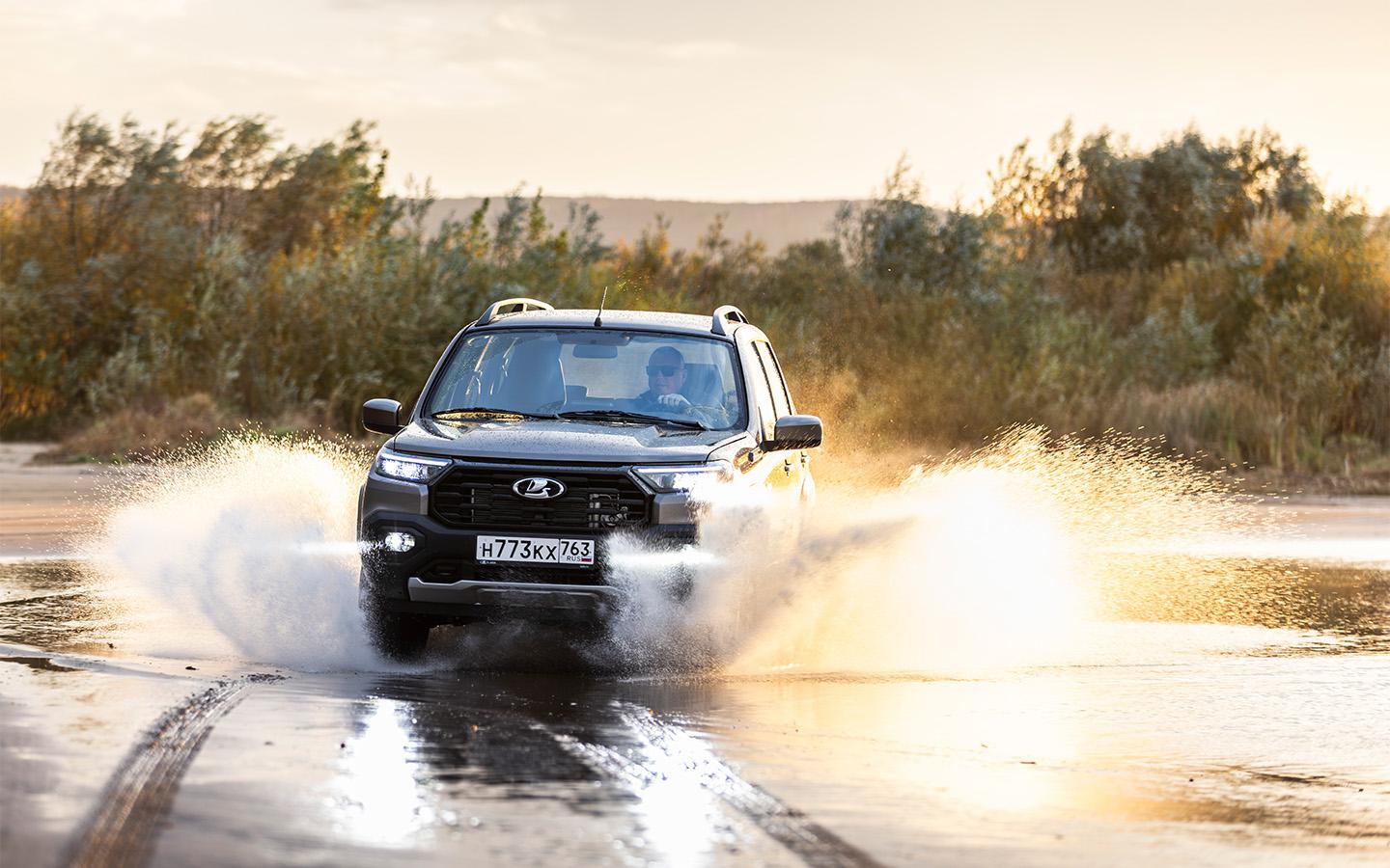 Lada Niva Travel