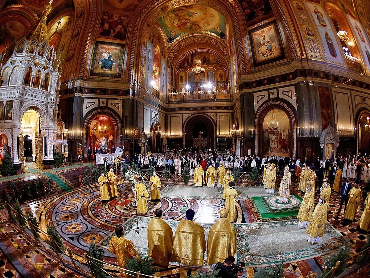 Праздничное богослужение по случаю Рождества Христова в кафедральном храме Христа Спасителя