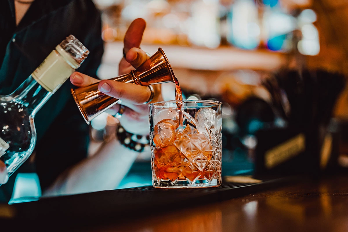 Negroni — самый известный коктейль с вермутом и джином и один из главных аперитивов в барной культуре