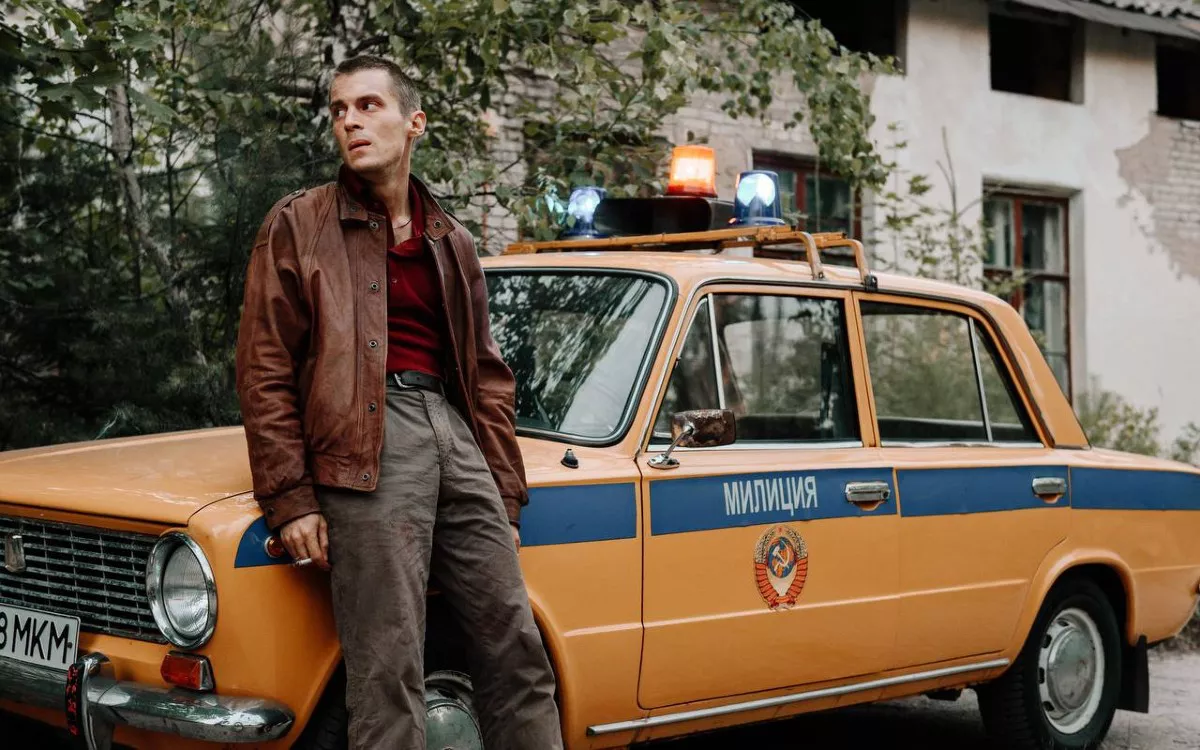 Қыз құрбысын мастурбация жасап жатқанда ұстап алған. Аяқсыз ампутациялар бейнеленген порно