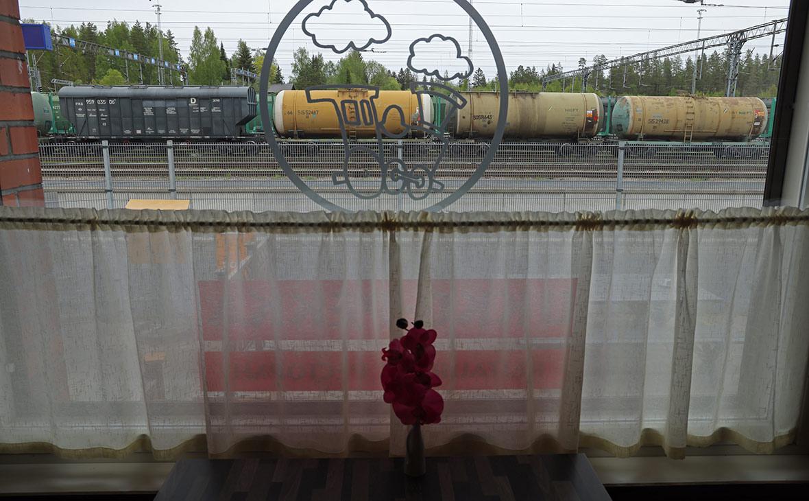 Железнодорожные вагоны простаивают на вокзале в одном километре от границы с Россией в Вайниккале, Финляндия
