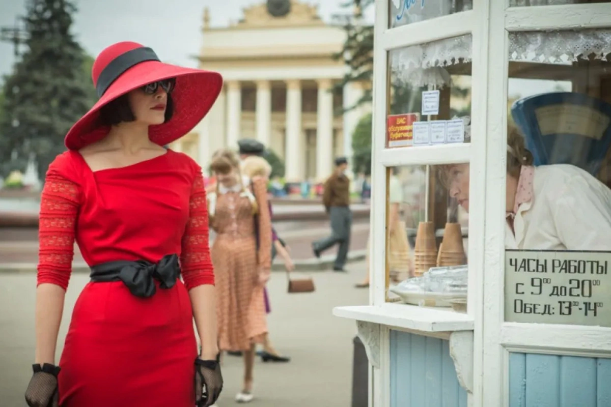 Кадр из сериала «Красная королева» (2015)