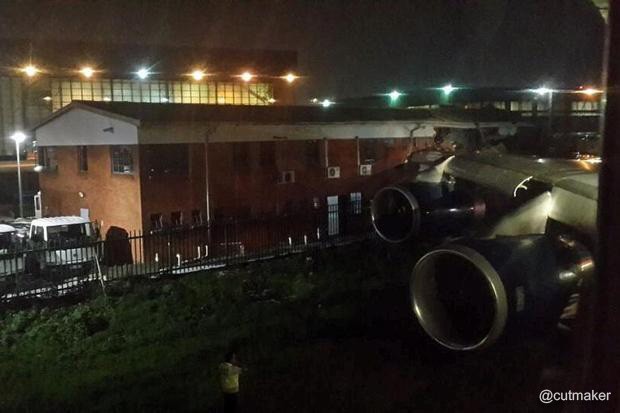 Самолет British Airways врезался в здание аэропорта Йоханнесбурга
