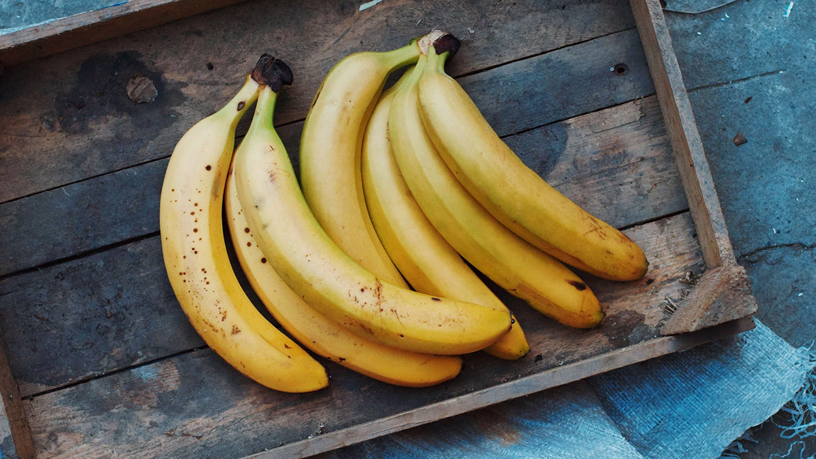 Сережка банан: кривой и желтый аксессуар для ваших интимных потребностей