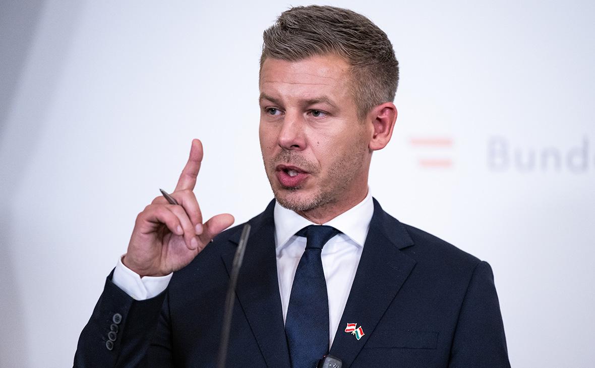 Премьер Венгрии предложил изменить конституцию для отстранения президента