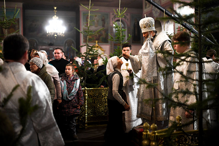 Митрополит Новосибирский и Бердский Никодим во время рождественского богослужения в Вознесенском кафедральном соборе в Новосибирске
