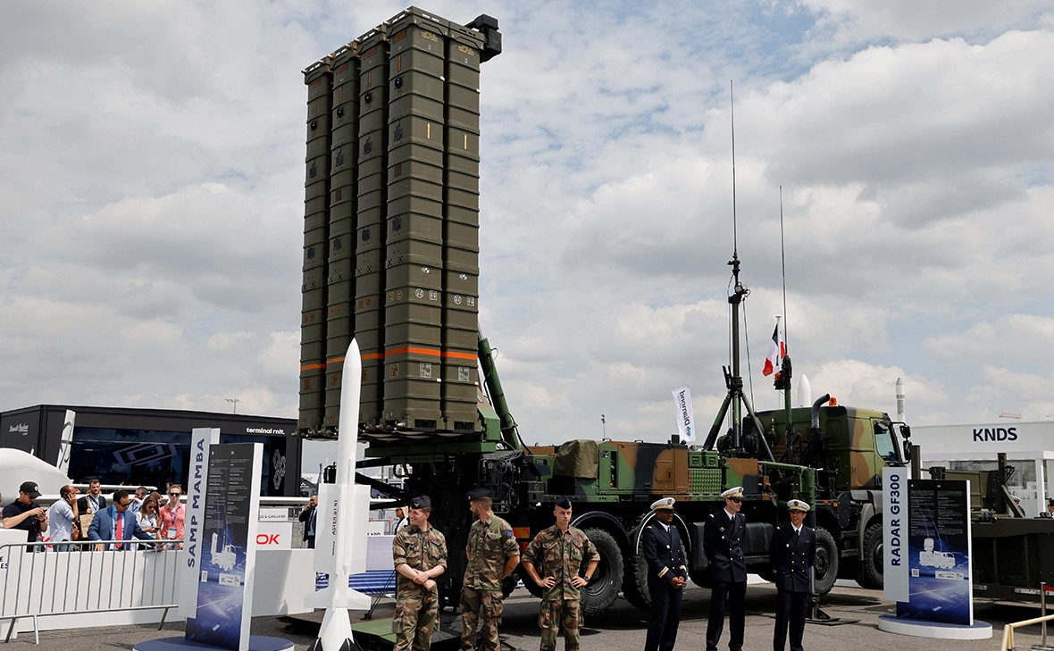 Ludovic Marin / Reuters