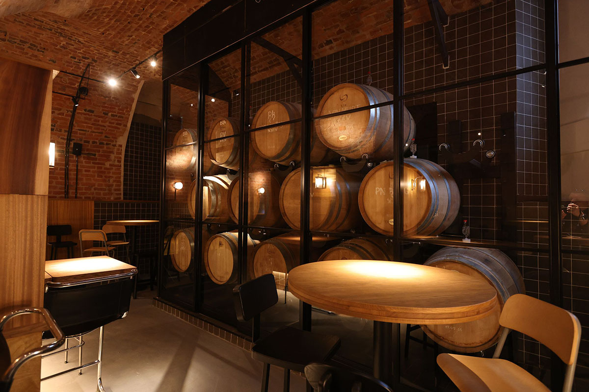 Проект Urban Winery появился в Москве в мае этого года и сразу заявил о себе громко