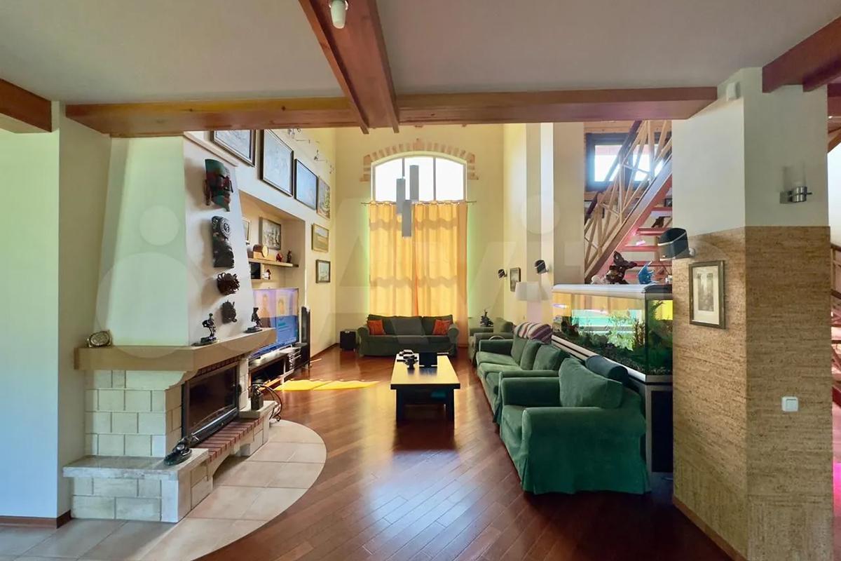 Как выглядят самые дорогие продающиеся в мегаполисах России дома