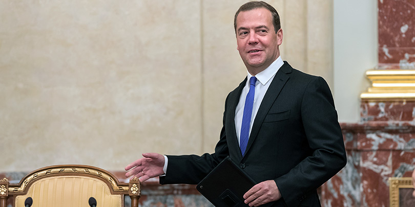Медведев пообещал сохранить налоговые льготы для нефтяников