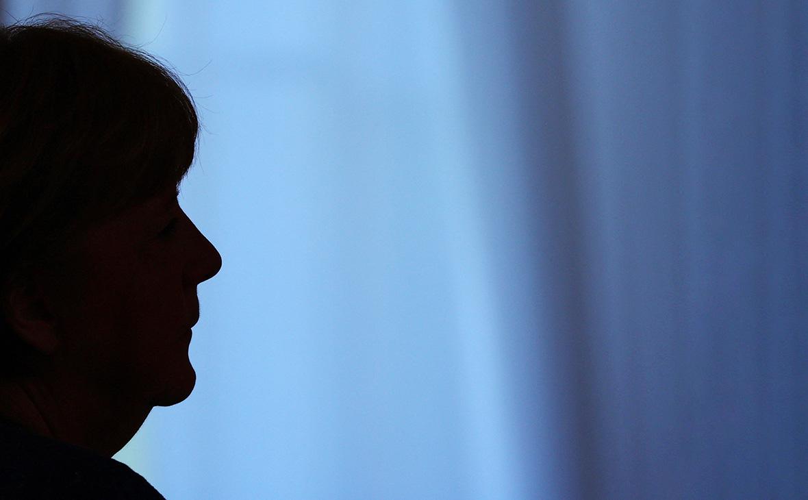 Меркель заявила о попытках наладить диалог с Москвой до ухода с поста"/>













