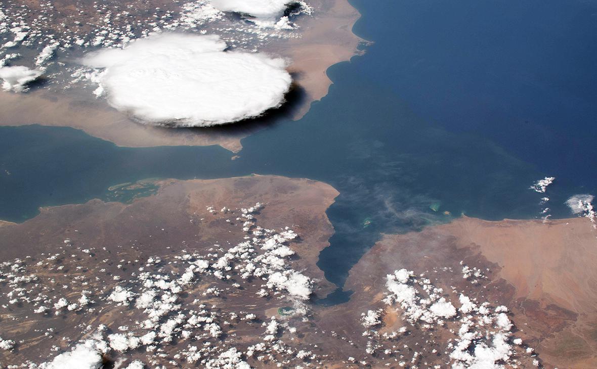 Вид с МКС на пролив Баб-эль-Мандаб