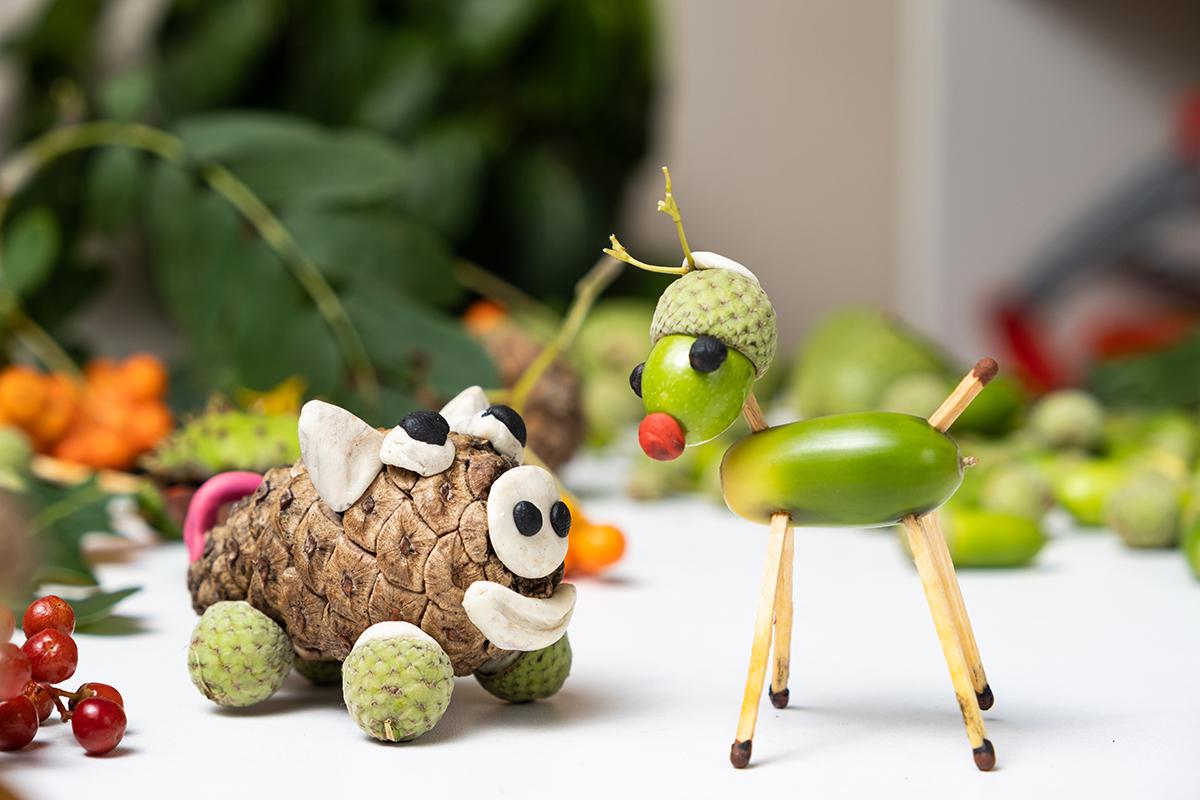 Из природных материалов можно сделать зверей целиком или только головы