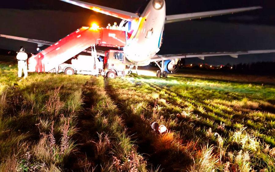 Пассажиров борта AZAL отправили в Баку после аварийной посадки в Пулково