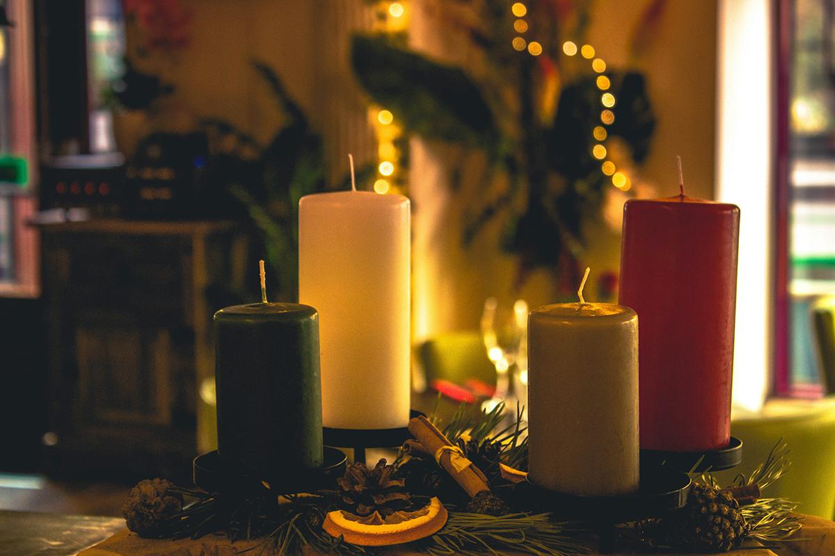 Лучше не перегружать квартиру или дом одним мощным запахом, а зонировать ароматы по областям