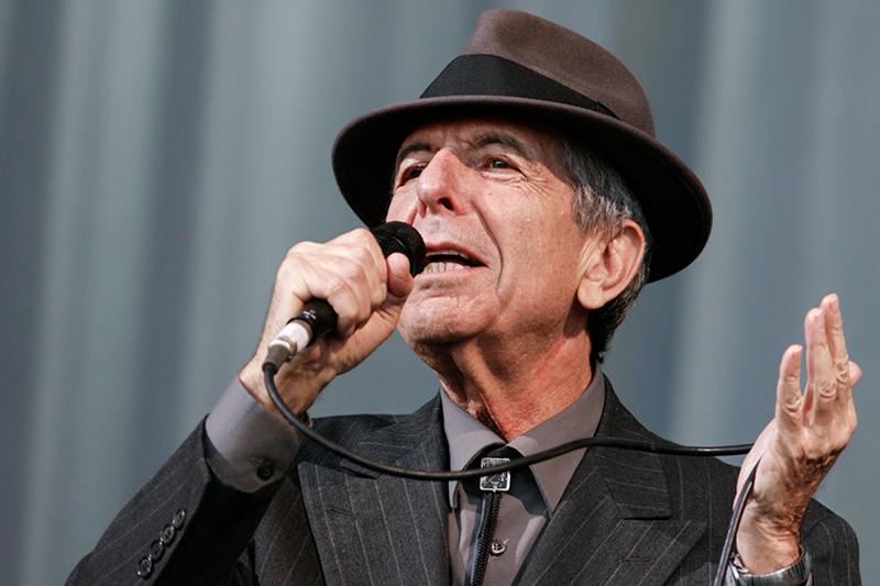 Леонард Коэн, певец

21.09.1934 &mdash;&nbsp;07.11.2016

На 83-м году жизни в&nbsp;США умер музыкант Леонард Коэн. Он начал карьеру в&nbsp;середине 60-х, в&nbsp;1967 году выпустил свой первый альбом Songs of Leonard Cohen, после&nbsp;которого его сравнивали с&nbsp;Бобом Диланом, Среди наиболее популярных композиций Коэна&nbsp;&mdash;&nbsp;Hallelujah, Everybody Knows, Waiting for the Miracle.


&nbsp;
