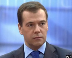 Д.Медведев поздравил женщин с 8 марта посредством Twitter