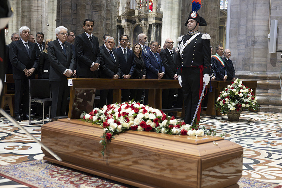 В первом ряду слева направо: президент Италии Серджо Маттарелла, эмир Катара Тамим бен Хамад Аль Тани, президент Ирака Абдул Латиф Рашид