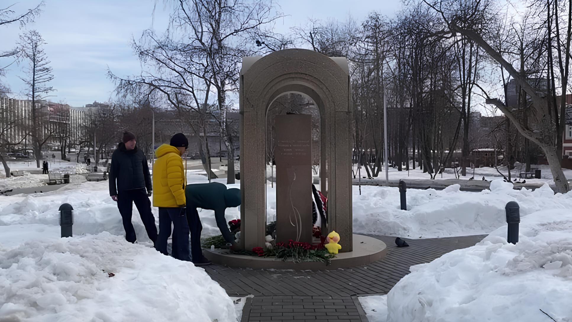 Фотогалерея: пермский мемориал жертвам теракта в «Крокус Сити Холле» — РБК