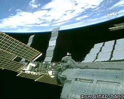 "Союз" с тремя космонавтами на борту отстыковался от МКС