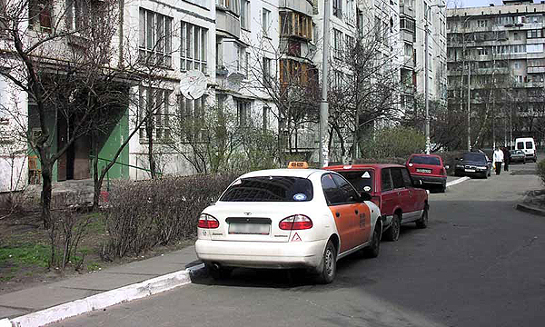 В московских дворах появится 11 000 парковочных мест