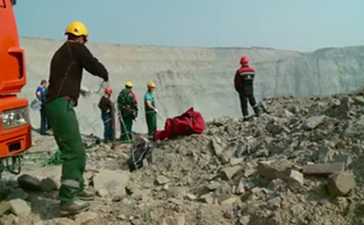 Промышленные альпинисты во время поисково-спасательных работ на руднике &laquo;Мир&raquo;. 6 августа 2017 года


