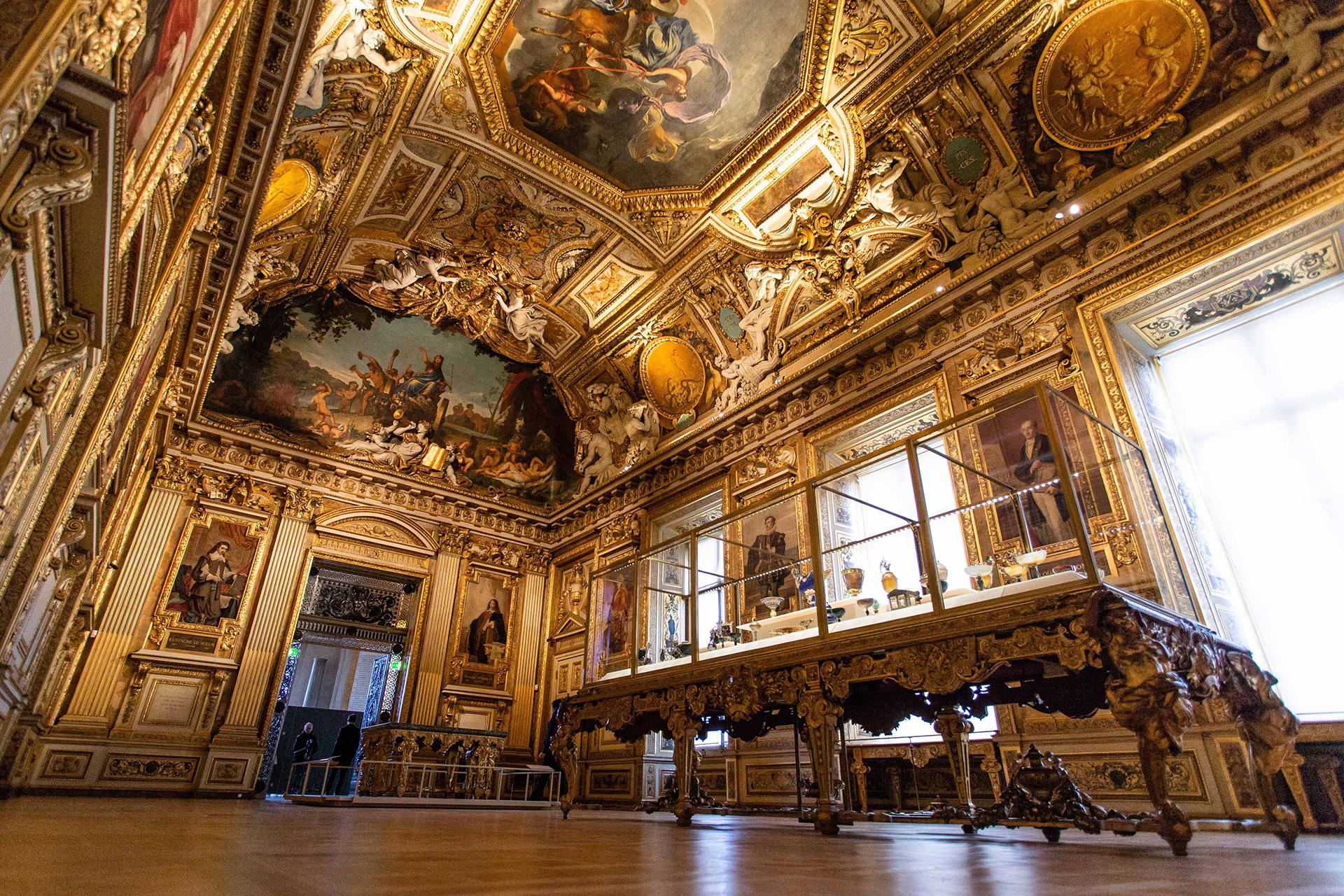 Зал Аполлона в Лувре