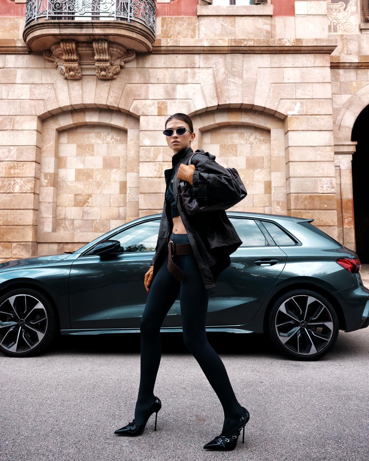 Куртка Giorgio Brato, топ Comme des Fuckdown, очки Celine, перчатки Fabi, ремень Reptile’s House, сумка Gianni Chiarini, туфли Le Silla