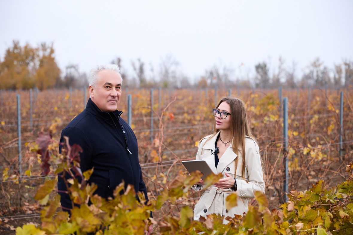 В хозяйстве выращивают более 20 сортов винограда &mdash; от автохтонных Цимлянского черного и Красностопа Золотовского до благородных Шардоне, Каберне, Мерло, Алиготе, Ркацители, Саперави и других.