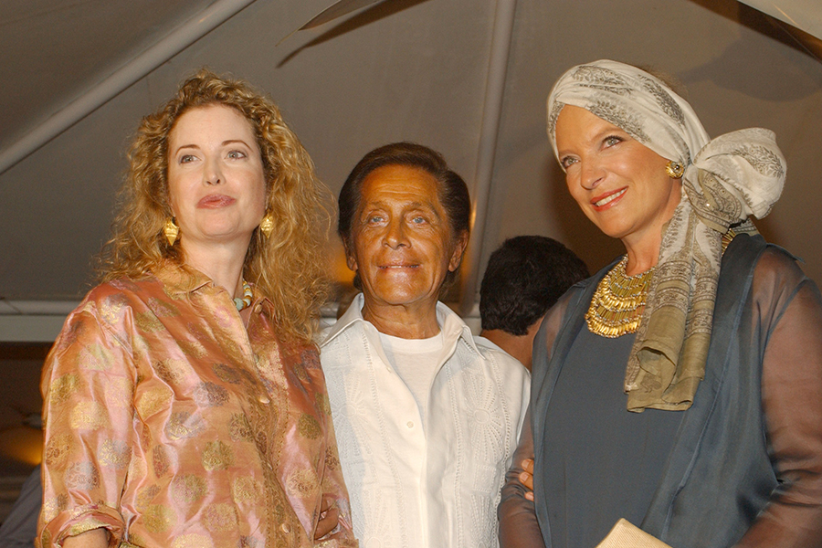 После учебы в Милане и Париже и стажировки у французских модельеров Валентино вернулся в Рим, где в 1960 году открыл свое ателье и зарегистрировал бренд.

Молодого дизайнера заметила актриса Элизабет Тейлор, которая тогда снималась в Италии. Она стала одной из первых знаменитых клиенток модного дома.