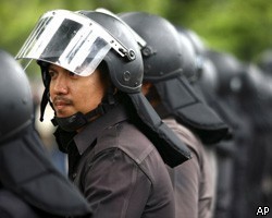 Таиландская оппозиция взяла штурмом здание избиркома