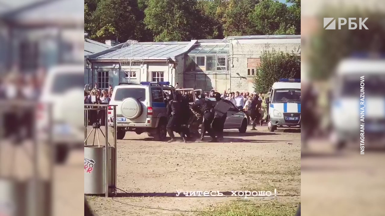 ОМОН провел показательное задержание на школьной линейке в Петербурге
