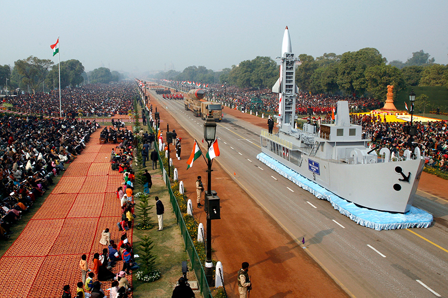 Корабли несут по две ракеты Dhanush. Это морская версия ракет Prithvi-III. Они могут лететь на расстояние до 400&nbsp;км. На фото: парад в Нью-Дели во время Дня республики, 26 января 2008 года