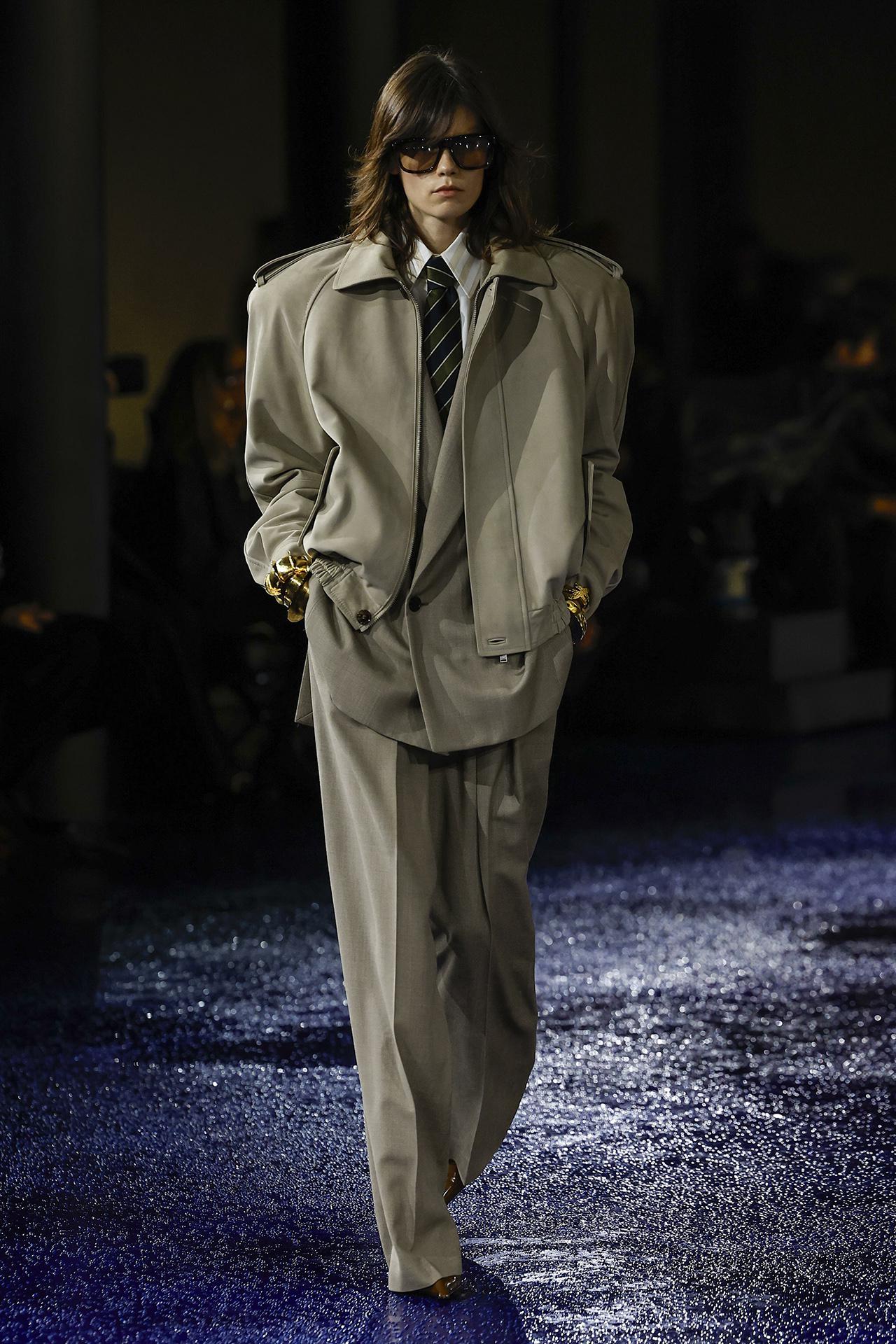 Показ Saint Laurent, весна-лето 2025