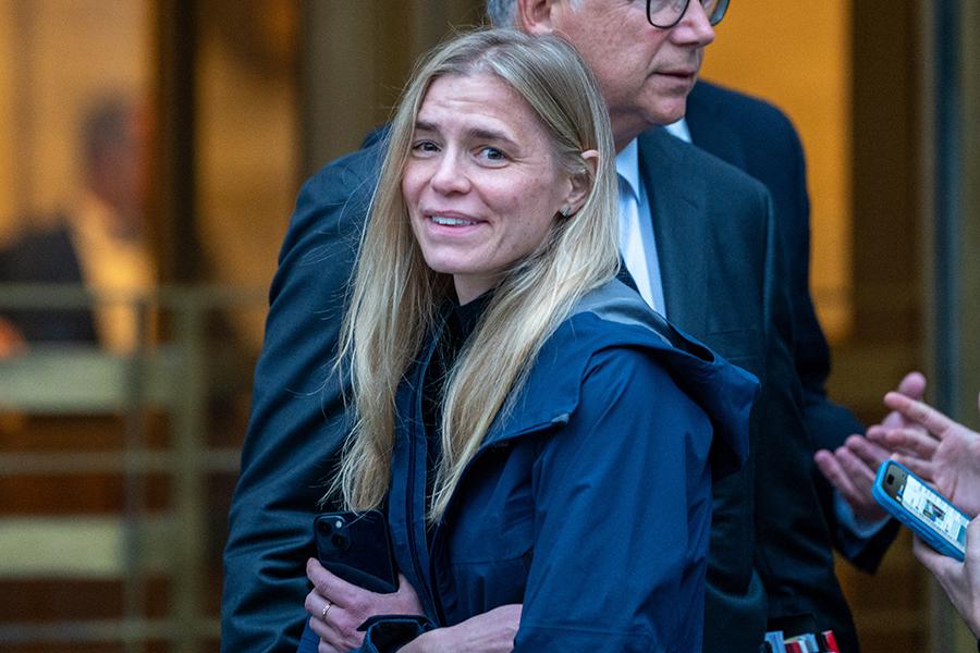 Грэхем Чейз Робинсон покидает федеральный суд Нью-Йорка, 2023 год