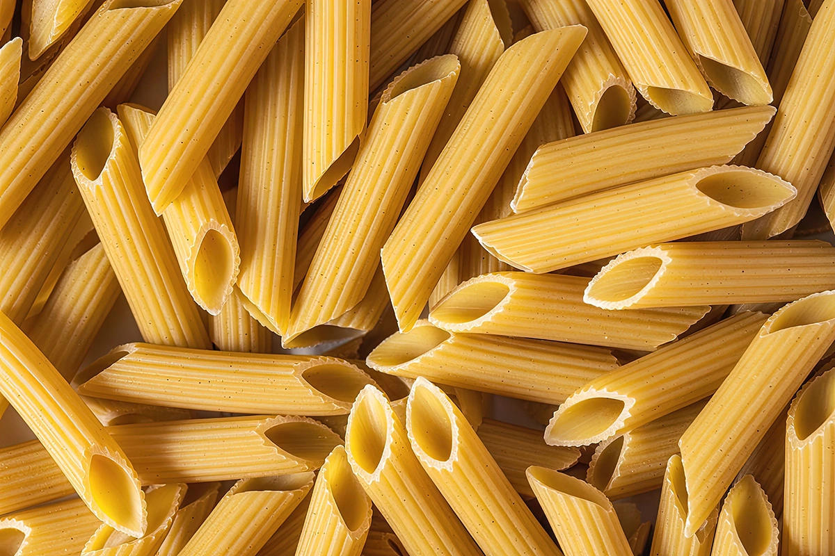 Бывают гладкие и рифленые. Последние, как считается, лучше удерживают соус