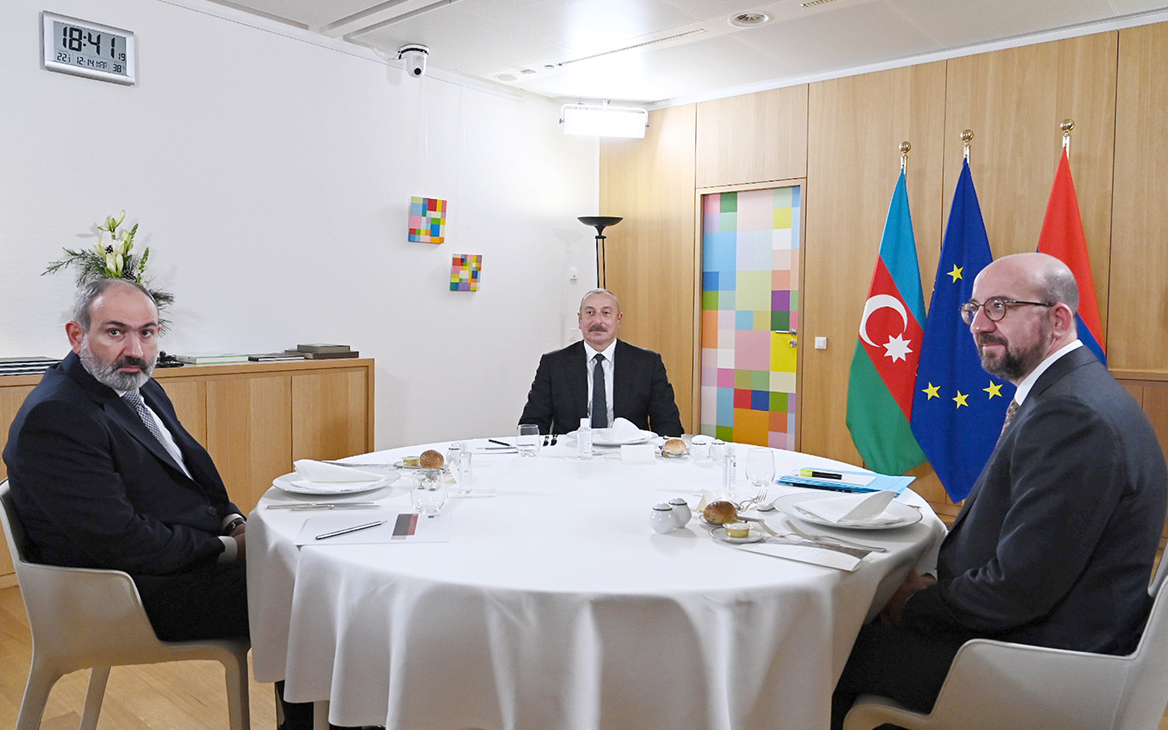 Алиев и Пашинян провели переговоры в Брюсселе